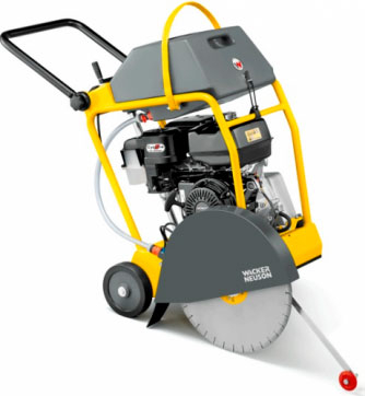 Резчик швов Wacker Neuson MFS-1350CE в прокат в Саранске. У нас лучшая цена за сутки! Возможность взять в аренду с выгодной скидкой до 40% при экспресс доставке 24/7. И помните, ночью стоимость еще дешевле на 30%! #арендапрокат #виброплита #выгодно